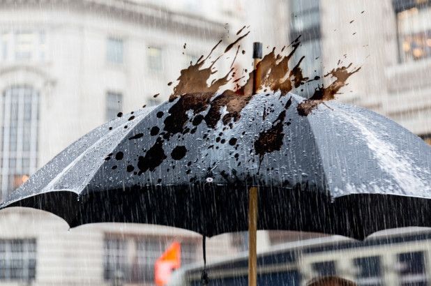 7 Hujan Paling Aneh yang Pernah Terjadi di Dunia, Penyebabnya Beragam!