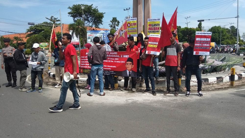 Demo Hardiknas di Tuban Nyaris Ricuh, Belasan Mahasiswa Saling Dorong