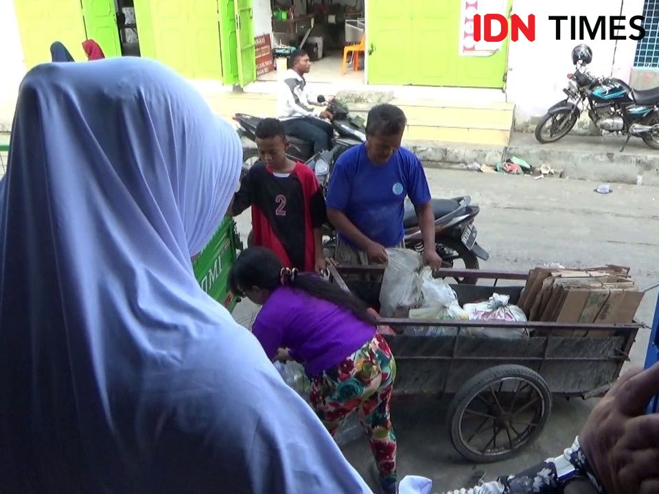 Hardiknas 2019, di Medan Ada Guru yang Digaji Pakai Sampah 