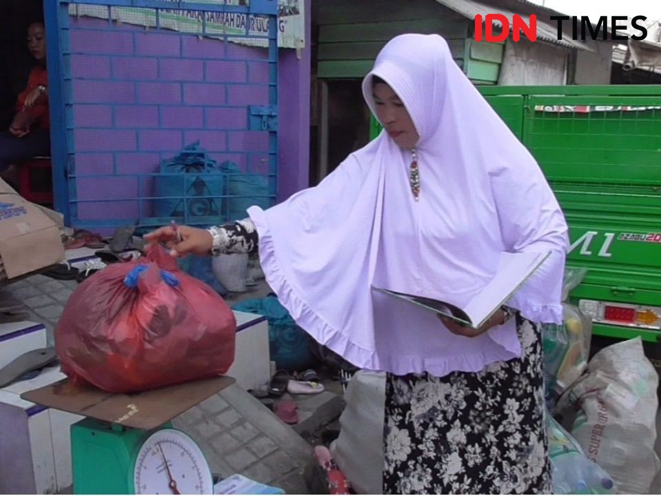 Hardiknas 2019, di Medan Ada Guru yang Digaji Pakai Sampah 