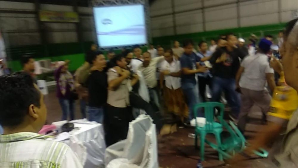 Rekapitulasi Pemilu di Sampang Ricuh, Dua Orang Diamankan Polisi