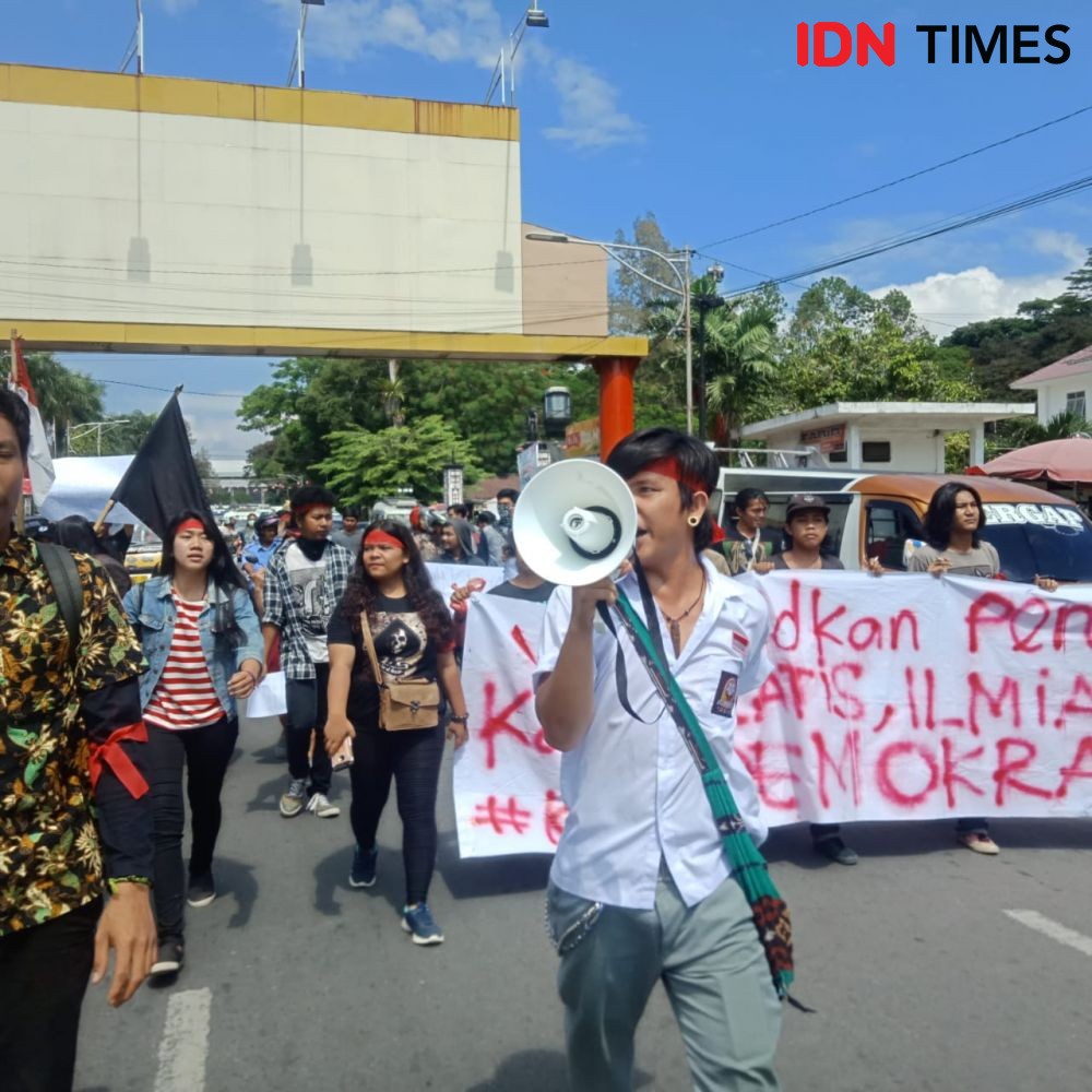 Mahasiswa Demo di Kantor DPRD Siantar yang Kosong
