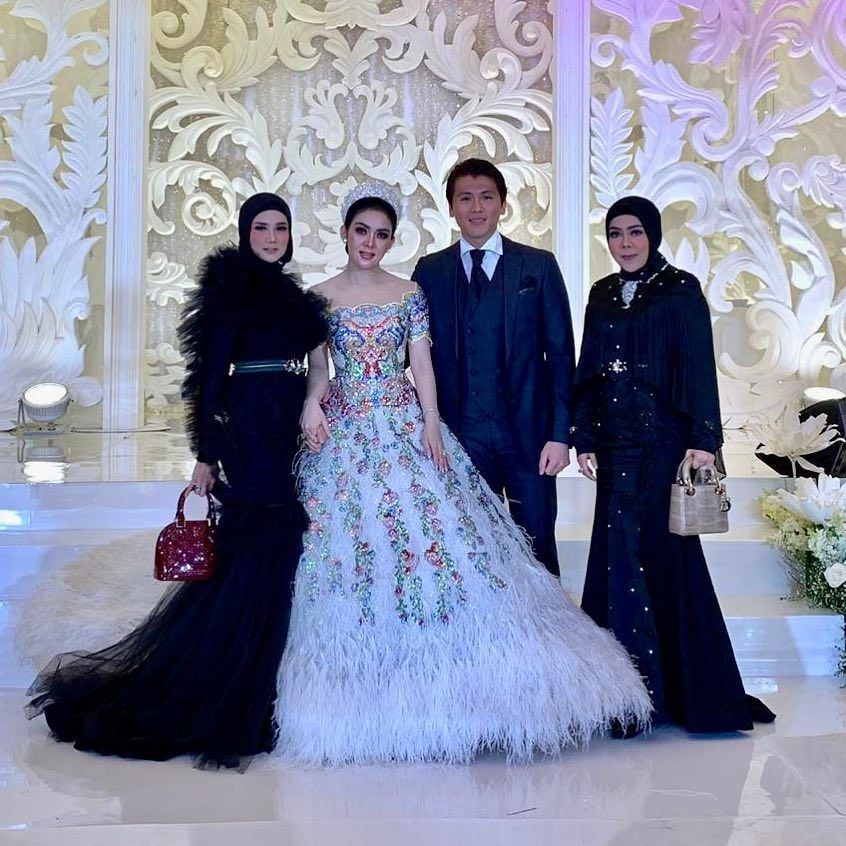 Potret Seleb di Resepsi Pernikahan Syahrini dan Reino Barack