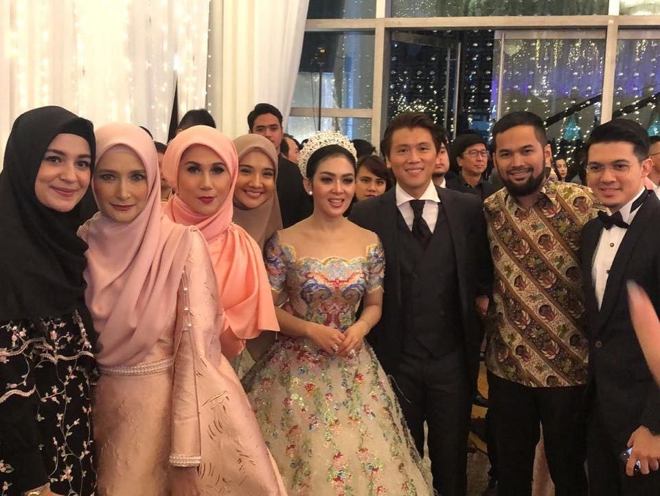Potret Seleb di Resepsi Pernikahan Syahrini dan Reino Barack