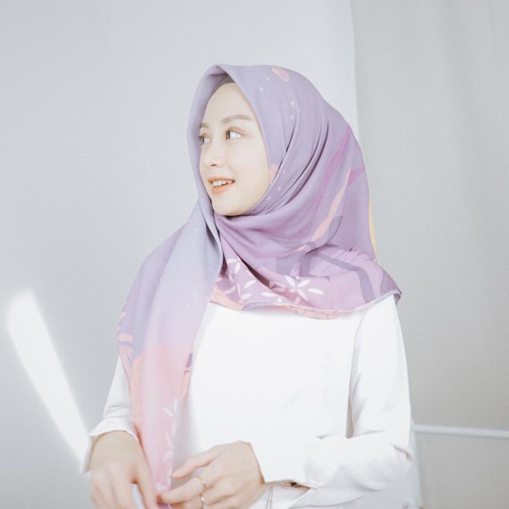 10 Cara Memakai Hijab  Segi  Empat  yang Modis Tapi Sederhana