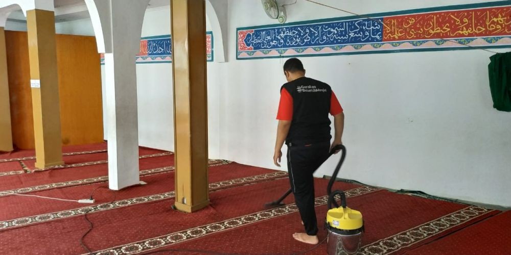 Jelang Ramadan, Pemuda Ini Bikin Gerakan Bebersih Masjid Bantu Marbot
