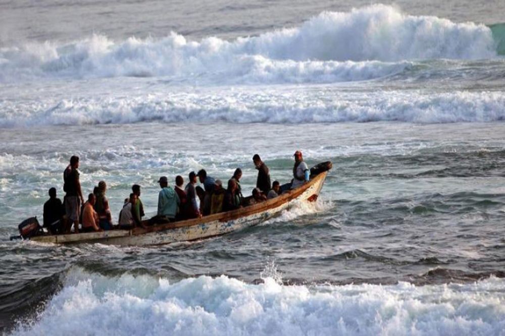 Perahu Nelayan Asal Senggigi Terbalik Dihantam Ombak Setinggi 2 Meter