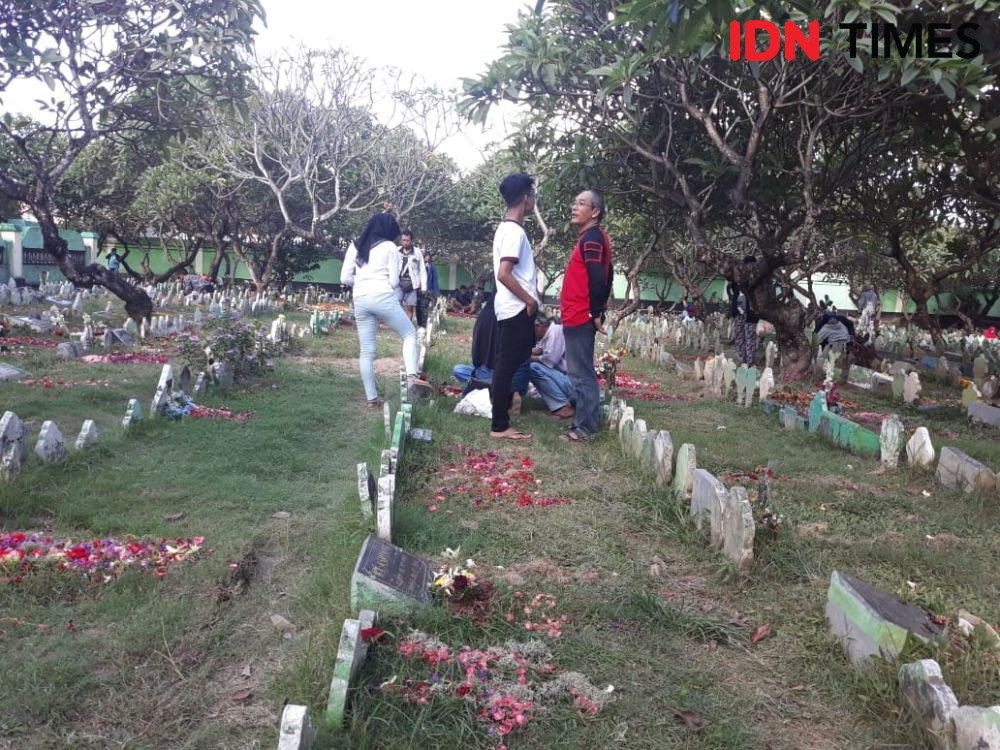 Makam Muslim Kampung Jawa Di Bali Satu Liang Berisi 5 Jenazah