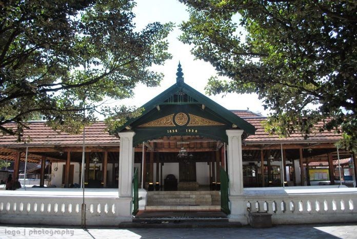5 Masjid Bersejarah di Jogja Kental Arsitektur Jawa