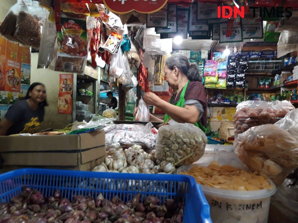 Hari Pertama Puasa, Harga Bawang Putih di Pasar Wonokromo Mulai Turun