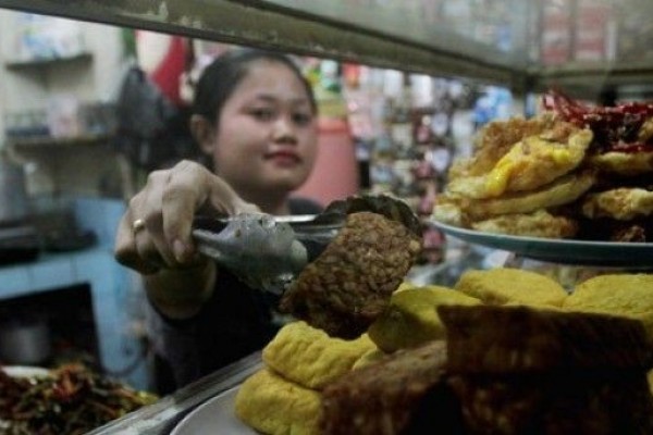 Pemprov DKI Imbau Warung Makan, Restoran, Gunakan Tirai Selama Ramadan