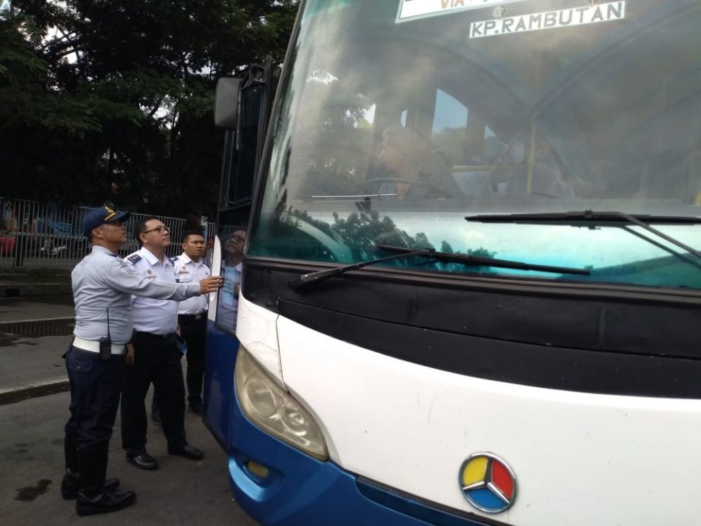 Jelang Mudik Lebaran, Menhub Periksa Kelaikan Bus di Bandung