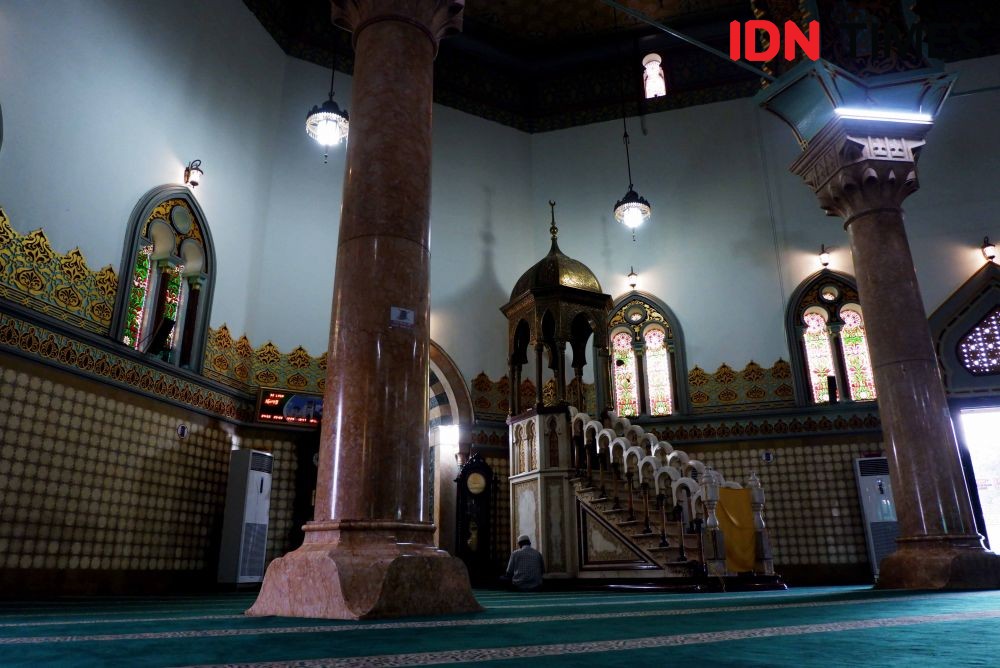 Jelang Ramadan, Masjid di Makassar Disemprot Disinfektan
