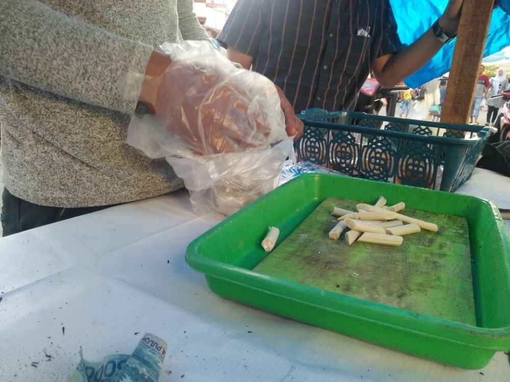 Berburu Pakkat untuk Berbuka Puasa di Pasar Kota Baringin Sibolga