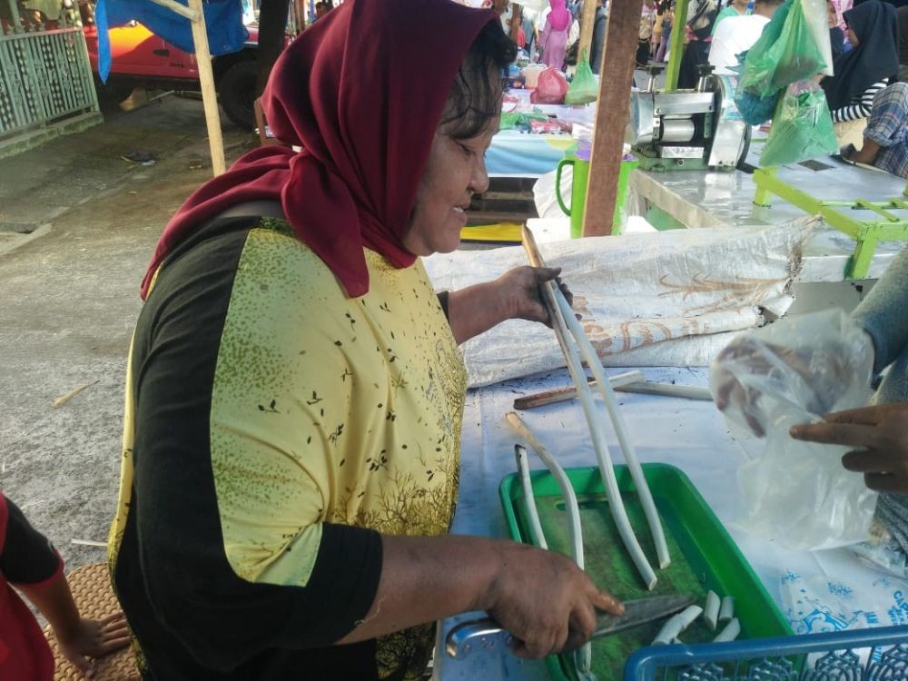Berburu Pakkat untuk Berbuka Puasa di Pasar Kota Baringin Sibolga