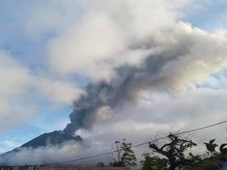 Meski Gunung Sinabung Turun Status, Masyarakat Harus Tetap Waspada