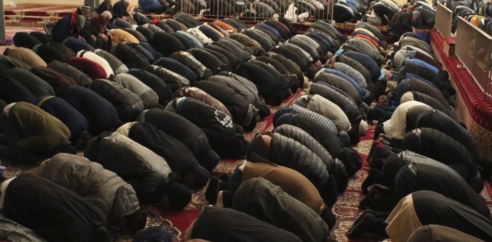 7 Manfaat Gerakan Salat untuk Kesehatan, Gak Kalah dari Olahraga