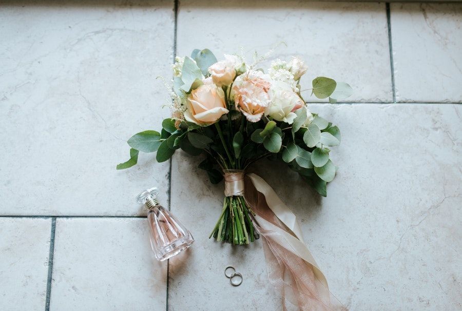 5 Cara Membuat Buket Bunga Pernikahan Yang Praktis Ekonomis