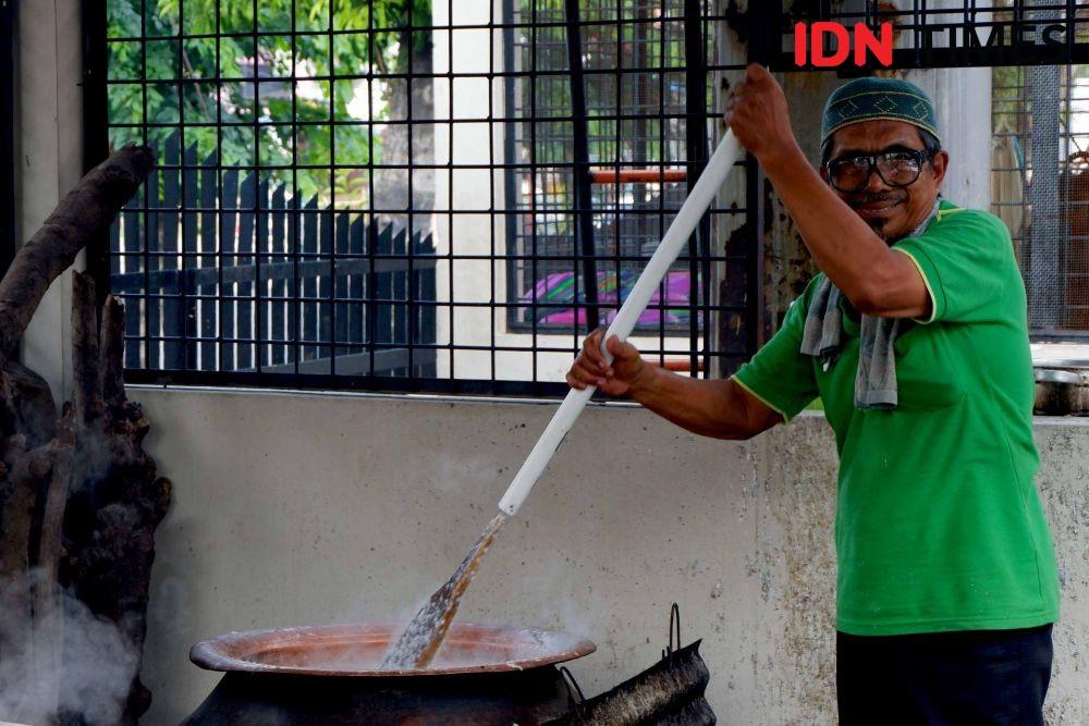 Asyiknya Rebutan Bubur Para Raja di Masjid Raya Al Mashun 