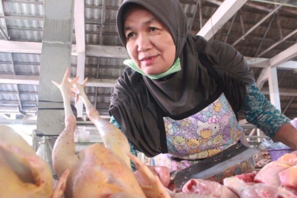 Awal Ramadan, Harga Daging Ayam di Pasaran Masih Stabil