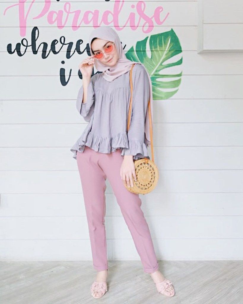 10 OOTD  Hijab  untuk Bukber ala Melody Prima Minimalis  