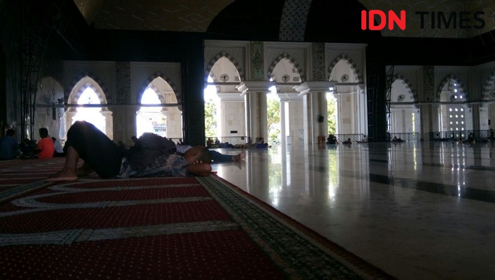 Menengok Alquran Raksasa di Masjid Raya Makassar
