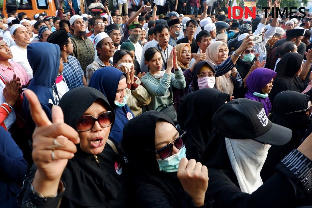 [FOTO] Massa Tenteng Kayu Hingga Tudingan GNPF Soal Kecurangan Pemilu 
