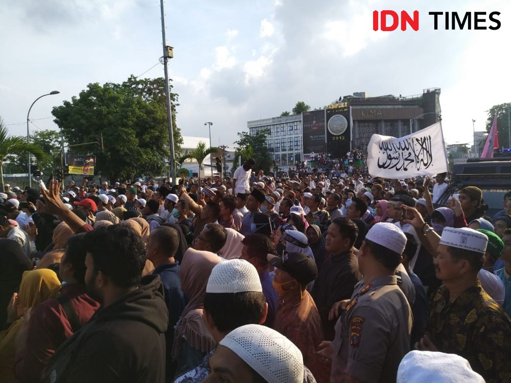 Dihadang Aparat, Massa Aksi 22 Mei dari Bandung Pilih Mobil Pribadi