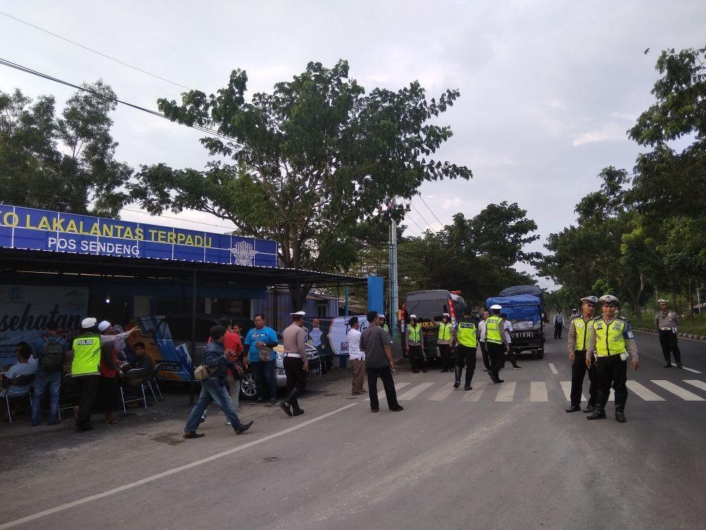 Polres Bangkalan Cek Kesehatan Sopir Truk yang Melintas di Suramadu