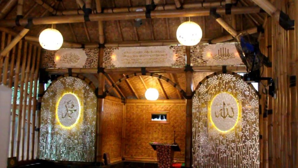 Unik, Ngabuburit Sambil Beribadah di Masjid Bambu Kota Cirebon