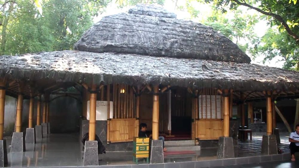 Unik, Ngabuburit Sambil Beribadah di Masjid Bambu Kota Cirebon