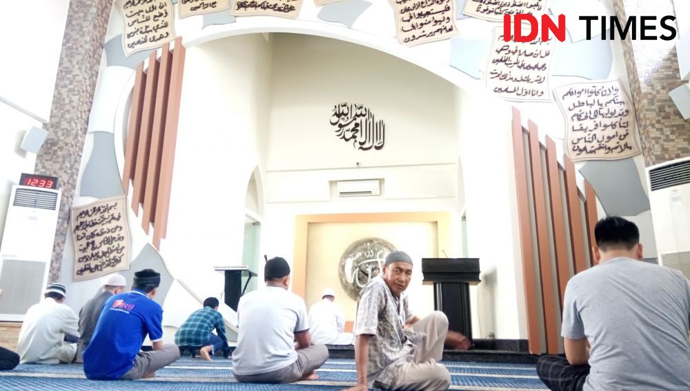 Potret Masjid dengan Arsitektur Unik Mirip Ka'bah di Makassar
