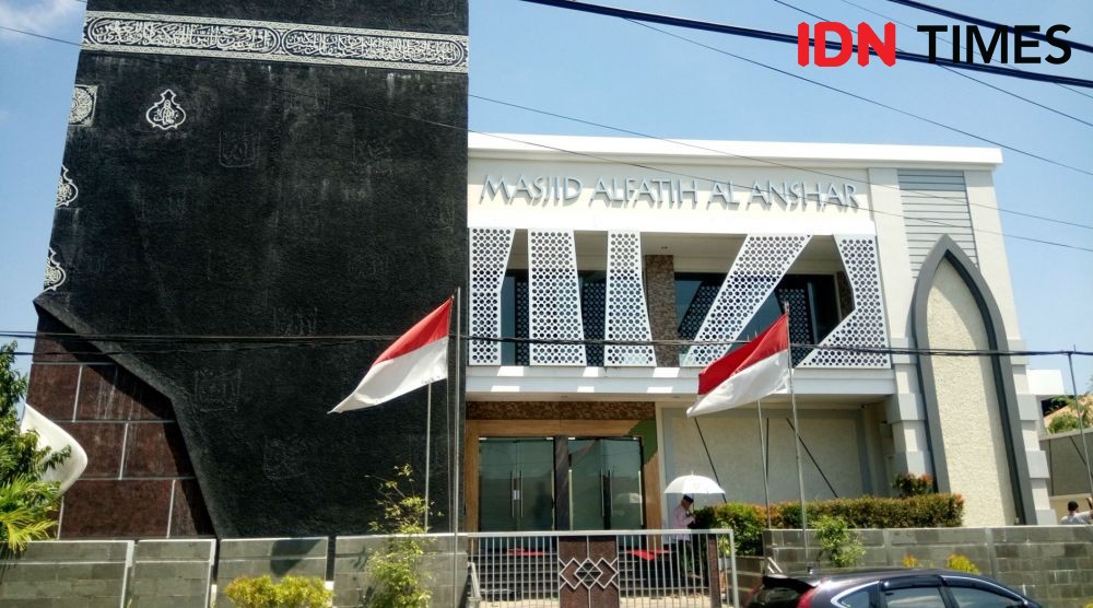 FOTO: Masjid Unik di Makassar yang Desainnya Mirip Ka'bah  