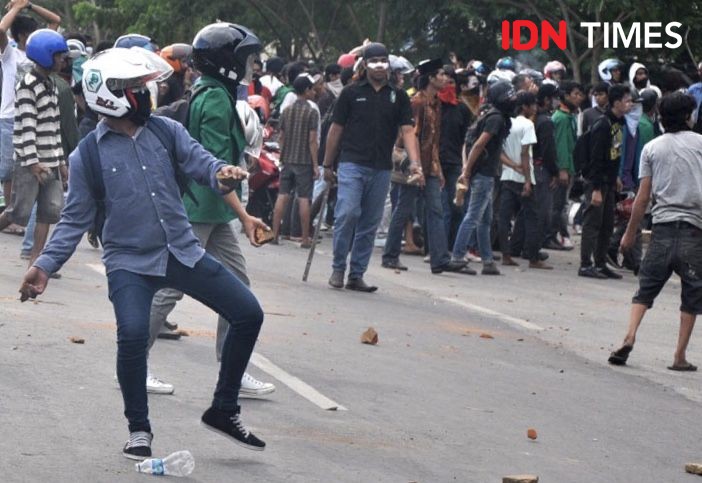 Sebelum Jakarta, Kerusuhan Rasial Pecah di Makassar pada 1997