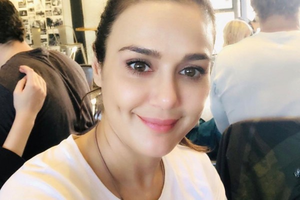 12 Potret Terkini Preity Zinta yang Makin Anggun dan Awet Muda