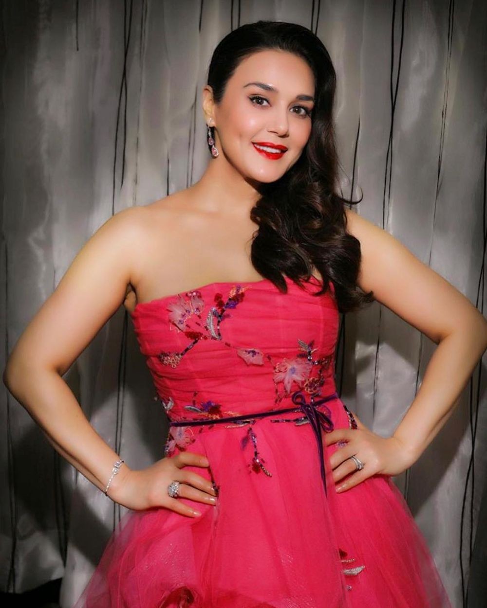 Anti Menua! 12 Potret Terkini Preity Zinta yang Makin Anggun