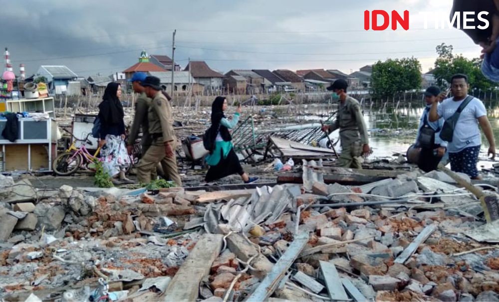 Puluhan Bangunan PKL di Pasar Cimol Cikande Dibongkar