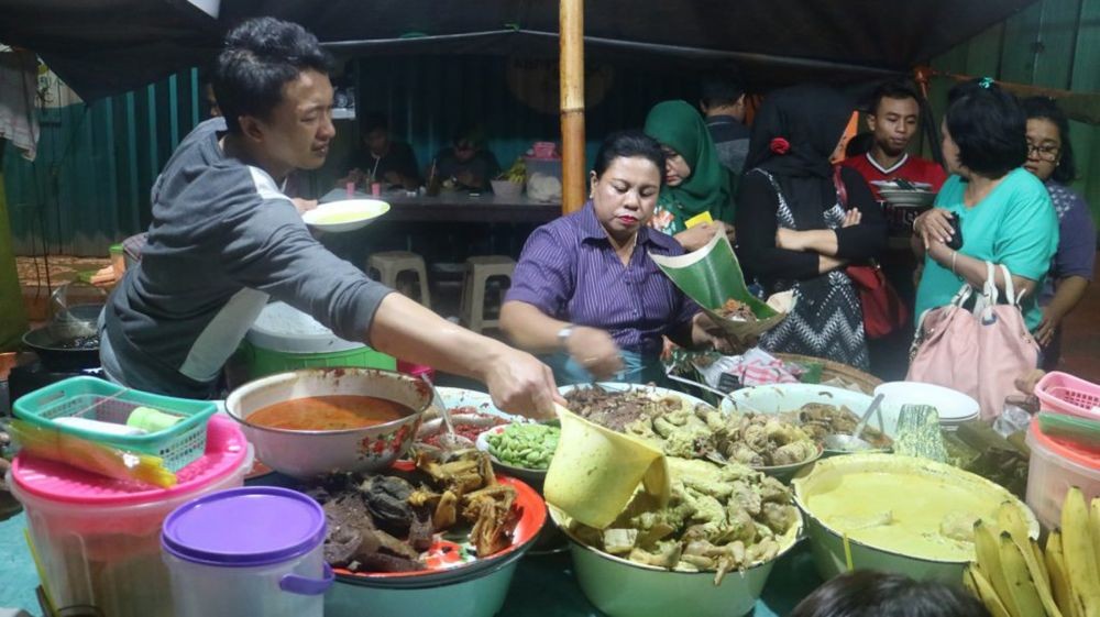 Bikin Nagih! Nasi Berkat Pasukan PBB di Angkringan Omahe Dewe Semarang