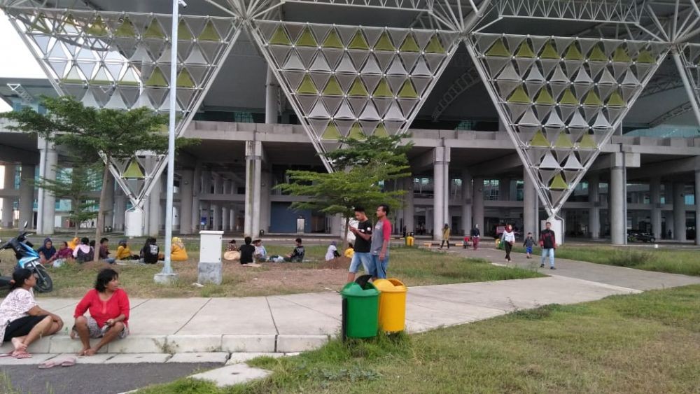 Sepi Penumpang, BIJB Malah Jadi Lokasi Favorit Ngabuburit Warga 