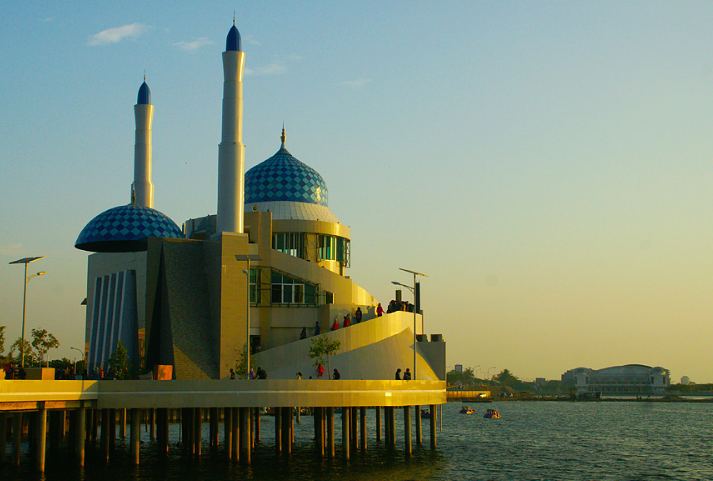 Ibadah Sambil Wisata, Ini 5 Masjid Wajib Kamu Kunjungi di Makassar