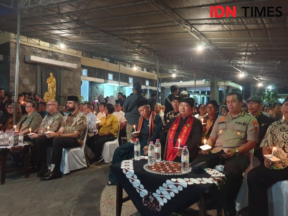 Peringatan Setahun Bom Surabaya, Masyarakat Lintas Agama Doa Bersama