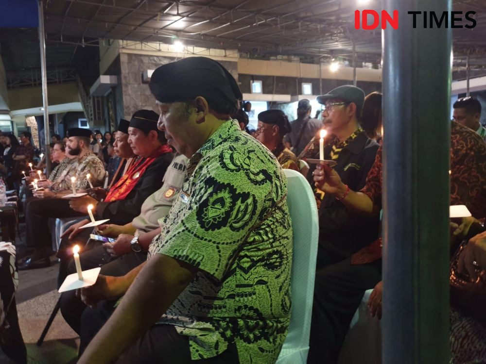 Peringatan Setahun Bom Surabaya, Masyarakat Lintas Agama Doa Bersama