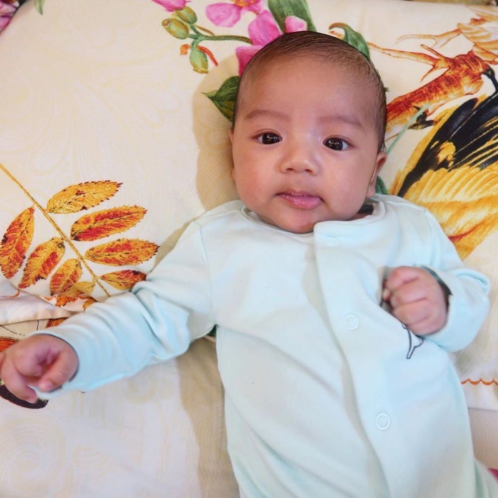Cakep Banget! 10 Potret Anak Kedua Kezia Karamoy, Arka Benedict