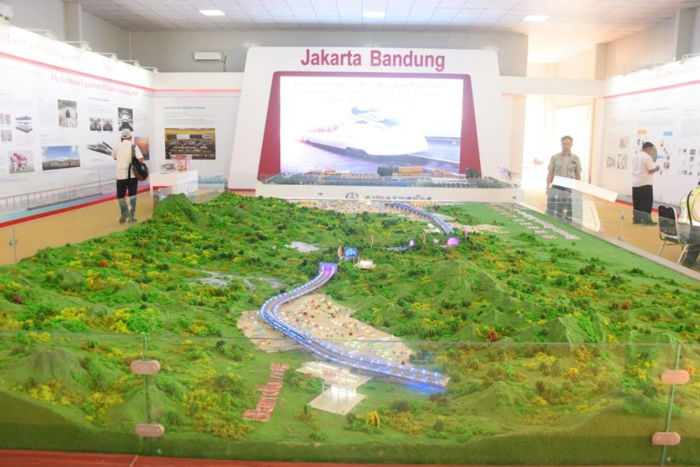 Kereta Api Cepat Jakarta-Bandung Ditargetkan Beroperasi Tahun 2021