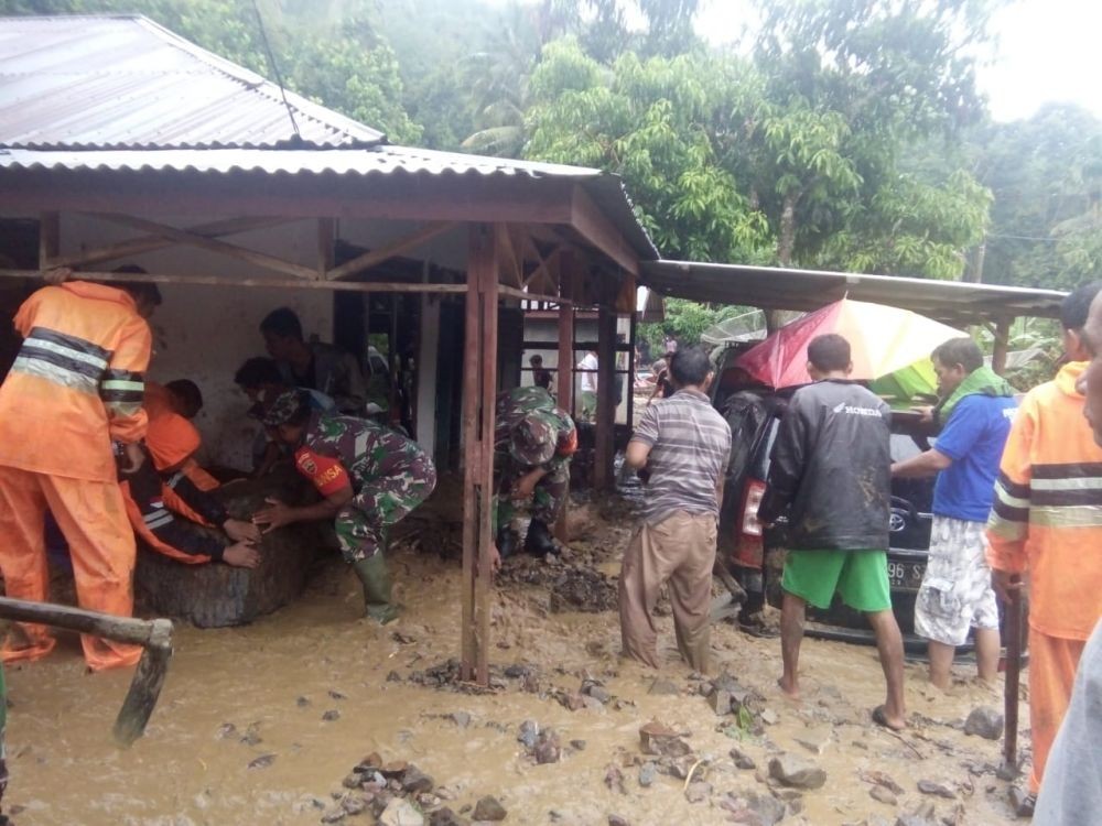 Banjir Bandang Gulung 3 Rumah di Kota Padangsidimpuan 