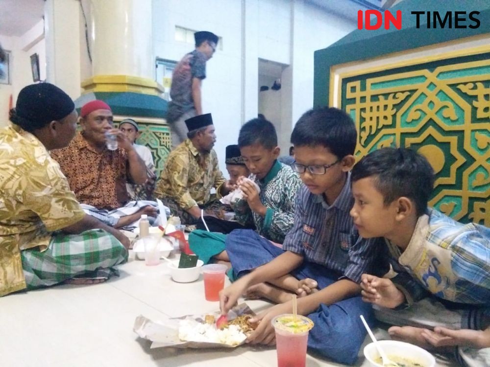 Tradisi Megibung di Kampung Islam Denpasar