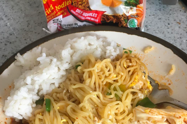 10 Kombinasi Nasi dan Makanan Lain yang Gak Lazim Khas Orang Indonesia