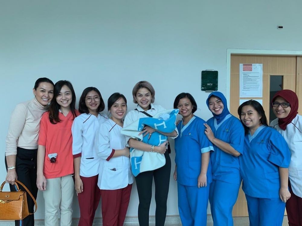 Baru Melahirkan Udah Bohai Lagi, Ini 10 Potret Bugar Nikita Mirzani