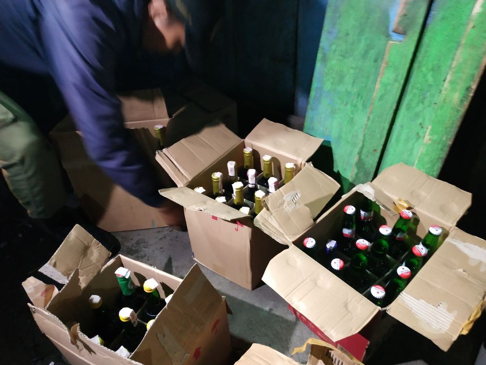Satpol PP Bandung Amankan Ratusan Botol Miras dan Pasangan Mesum