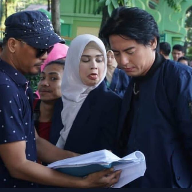 Makin Islami, 10 Momen Ramadan Pertama Roger Danuarta